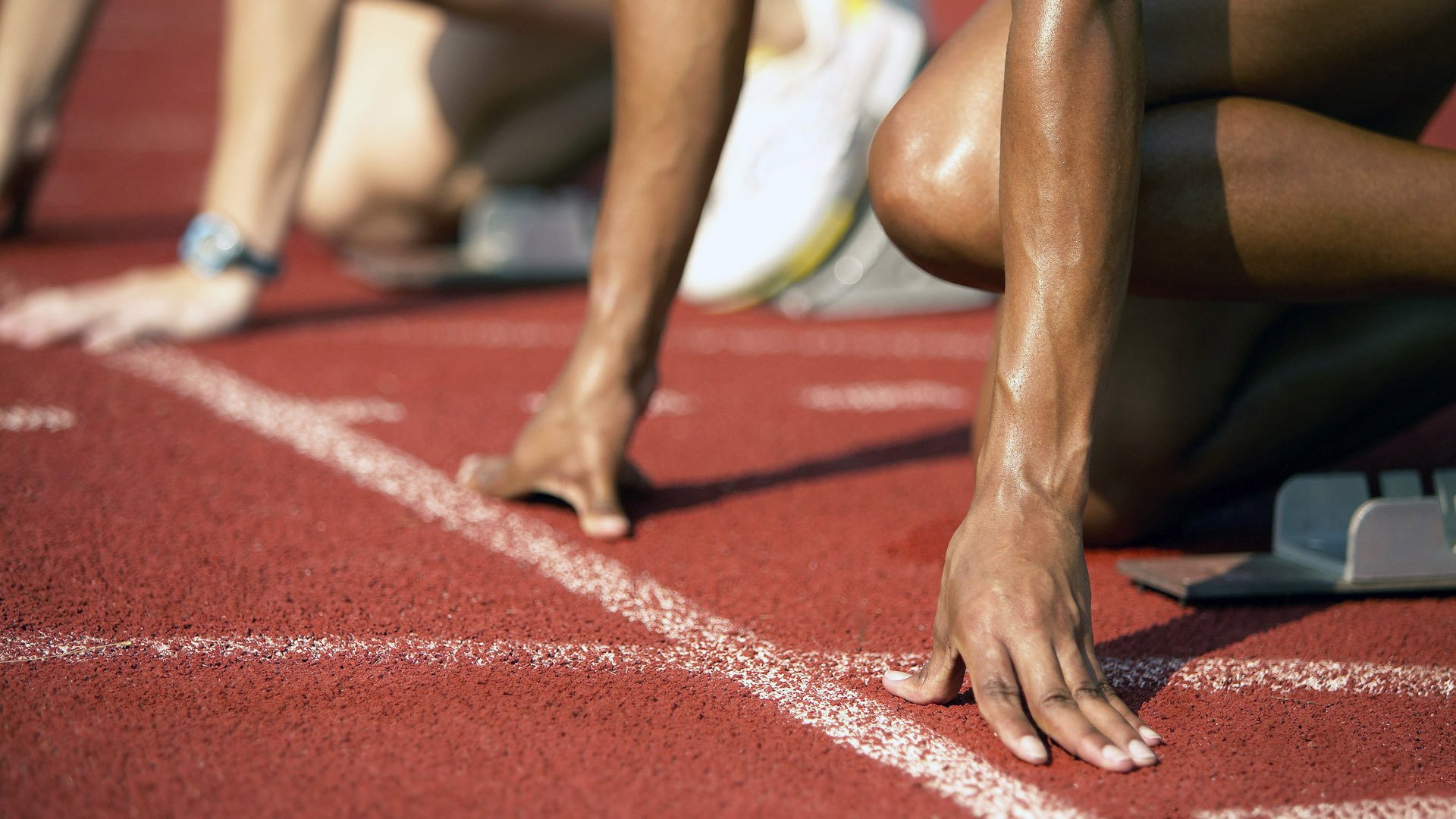 NBA季后赛常规赛对决在即！菲尼克斯太阳演练定位球，辽宁男篮密集防守应对